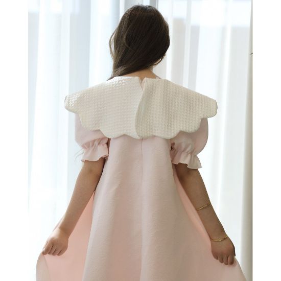 صورة فستان بناتي مشجر ورود بتصميم خصر مفتوح ودلعة بيضاء - 1200